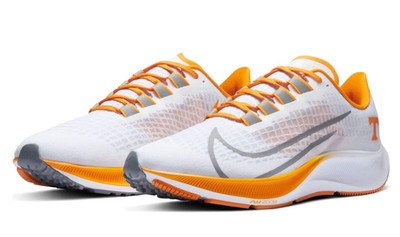 Sz 4 - Nike Air Zoom Pegasus 37 'Tennessee'