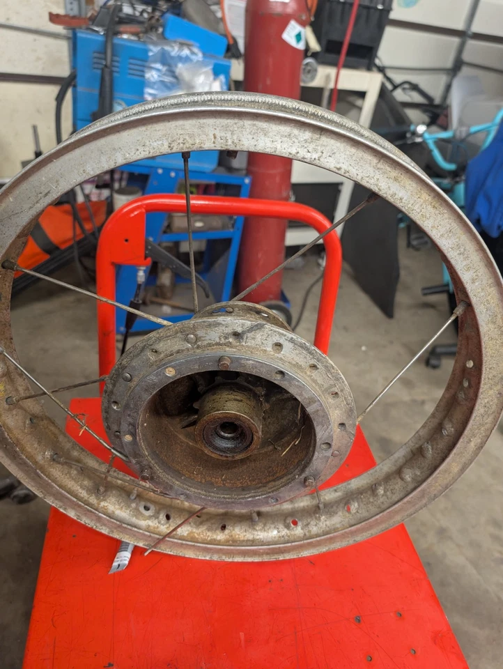 Conjunto de rueda trasera Bultaco Akront 18" 1972 - OEM - envío gratuito recto Foto 4 de 4