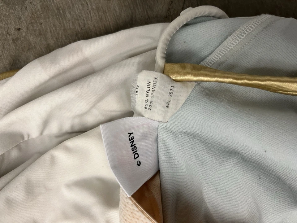 Maiô Disney Vintage Uma Peça Mickey Mouse Dourado e Branco Tamanho Médio - Imagem 3 de 3