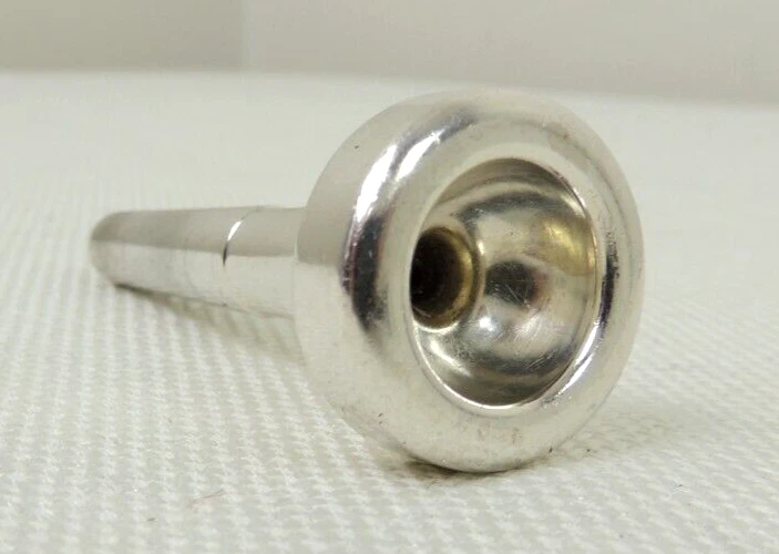 Boquilla Corneta Conn 4 Plata De Colección Original Limpia Desinfectada ¡Envío Gratis! Foto 2 de 4