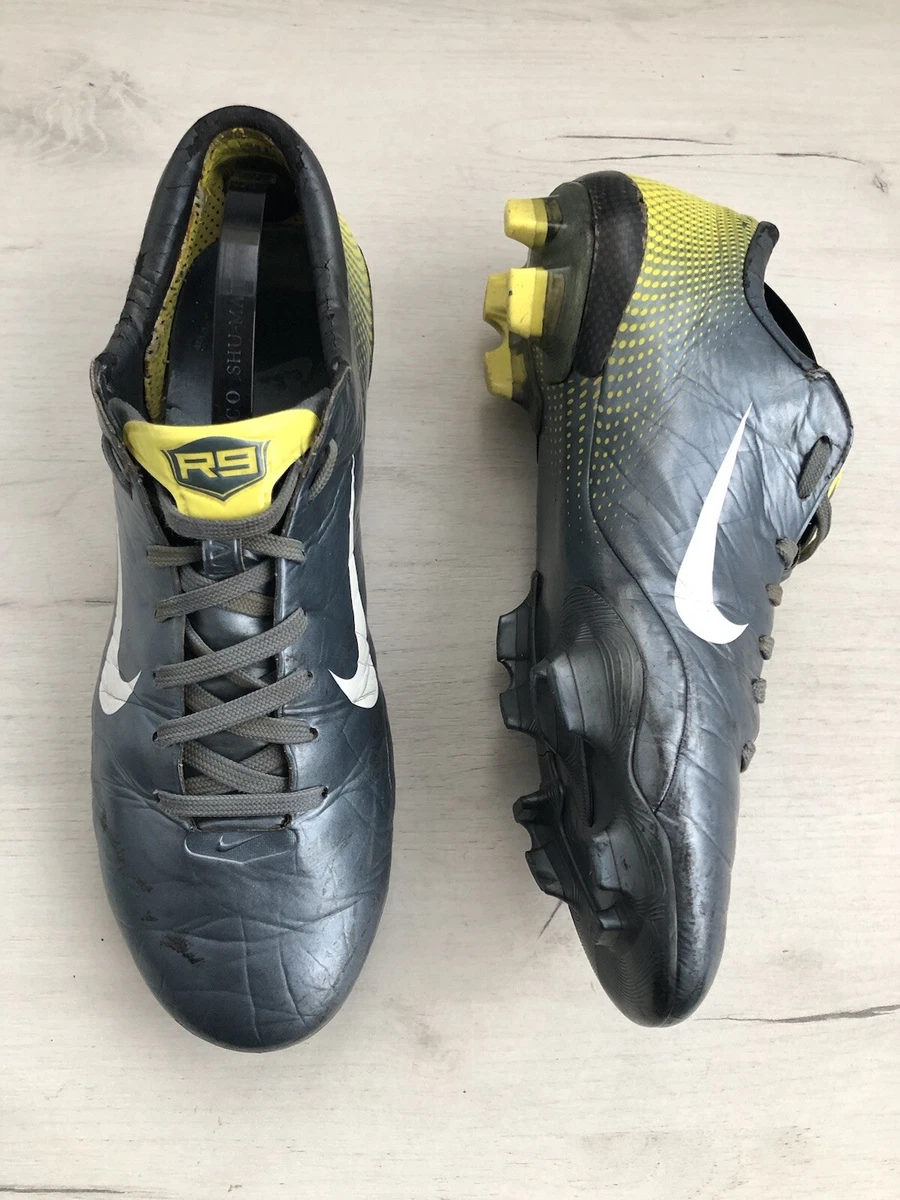 R9 store soccer cleats