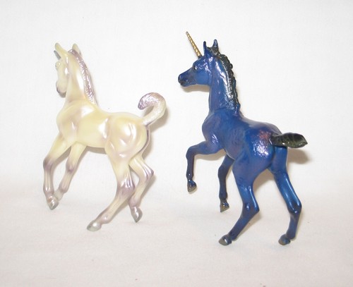 Breyer Pferd Classic Freedom Einhorn Fohlen Set weiß lila blau Sirius Vega - Bild 6 von 6