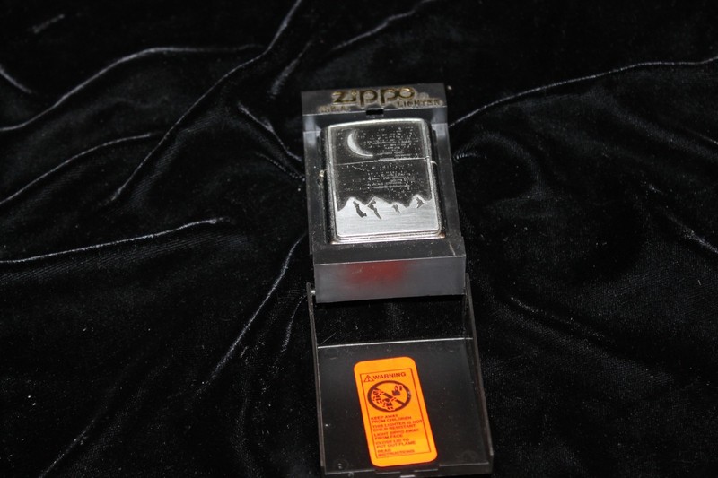 VINTAGE ZIPPO 2000 D-XVI CIGARETTE LIGHTER MARLBORO CRESCENT MOON OVER MOUNTAINS