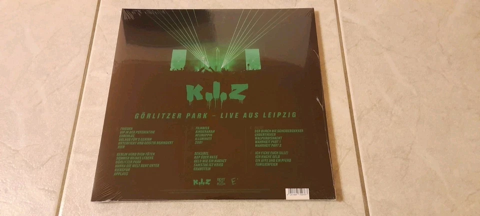 K.I.Z. "Görlitzer Park...Live in Leipzig" (3LP, neon grün) (KIZ 2025) - Bild 2 von 2
