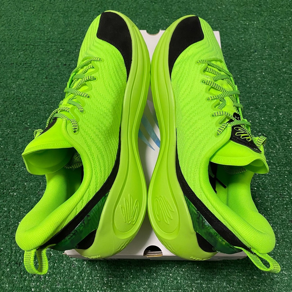 Size 10 - Under Armour Curry Flow 12 Extraterrestrial 3027633-001