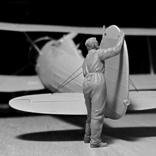 ICM 32107 model kit 1:32 UK Air Force Ground Staff WWII (1939-1945) (3 figures) - Picture 16 of 24