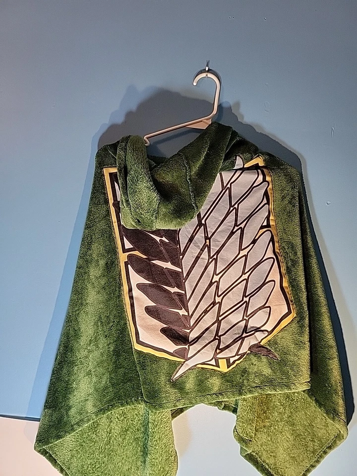 Toalla de baño Attack On Titan de vellón difuso con capucha Foto 3 de 4