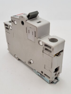 Cutler-Hammer WMS1D10 DIN Rail Circuit Breaker 10A 240V 1P 1PH D10 10 Amp 1 Pole
