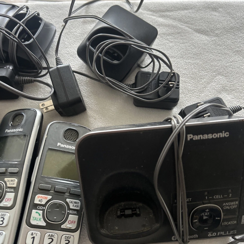 Panasonic 4 Cordless Phones Chargers Handsets Base DECT 6.0 KX-TGA470 KX-TG4731 - Image 4 of 4