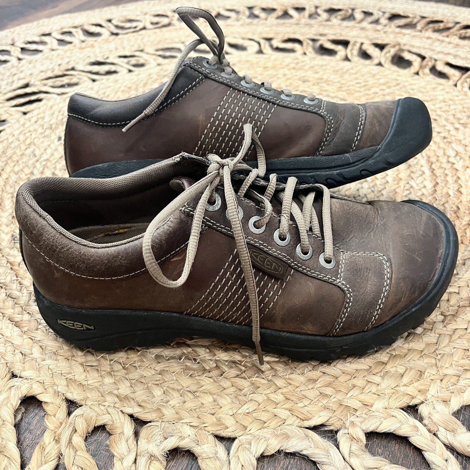 Scarpe Oxford KEEN Footwear 1007722 da uomo taglia 9 5 Austin in pelle marrone cioccolato