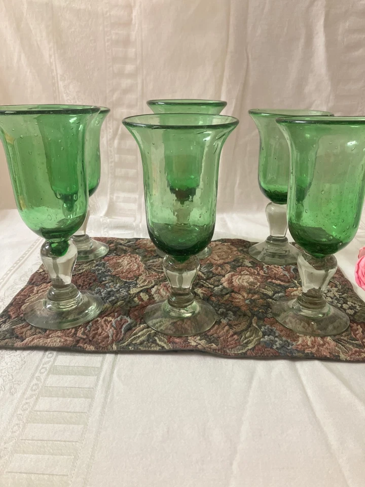 Gafas verdes sopladas a mano de 9,5" de alto (6) Foto 3 de 4