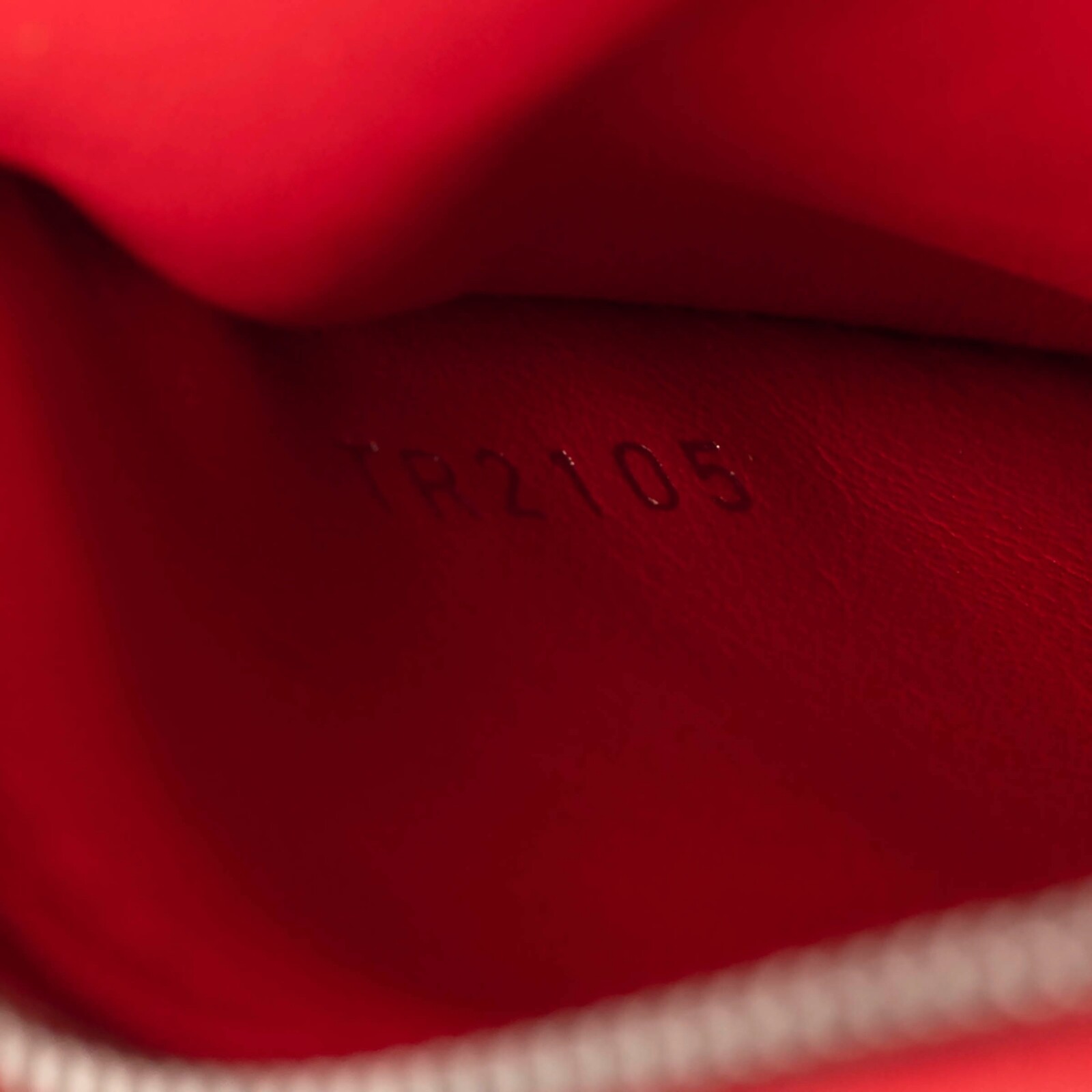 70270 auth LOUIS VUITTON Rubis red Taurillon leather CAPUCINES BB Bag image 8