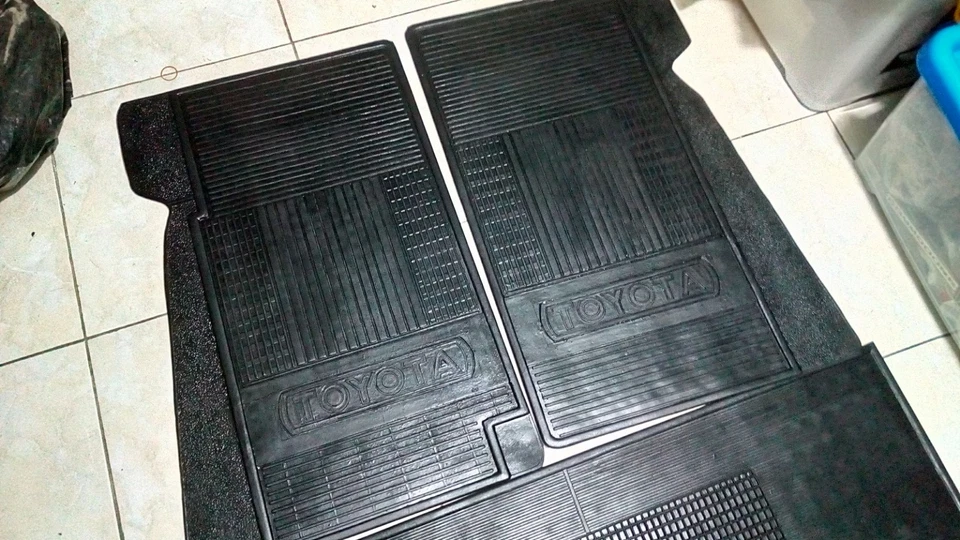 Alfombrilla interior goma se adapta a TOYOTA LAND CRUISER FJ40 BJ40 Foto 4 de 4
