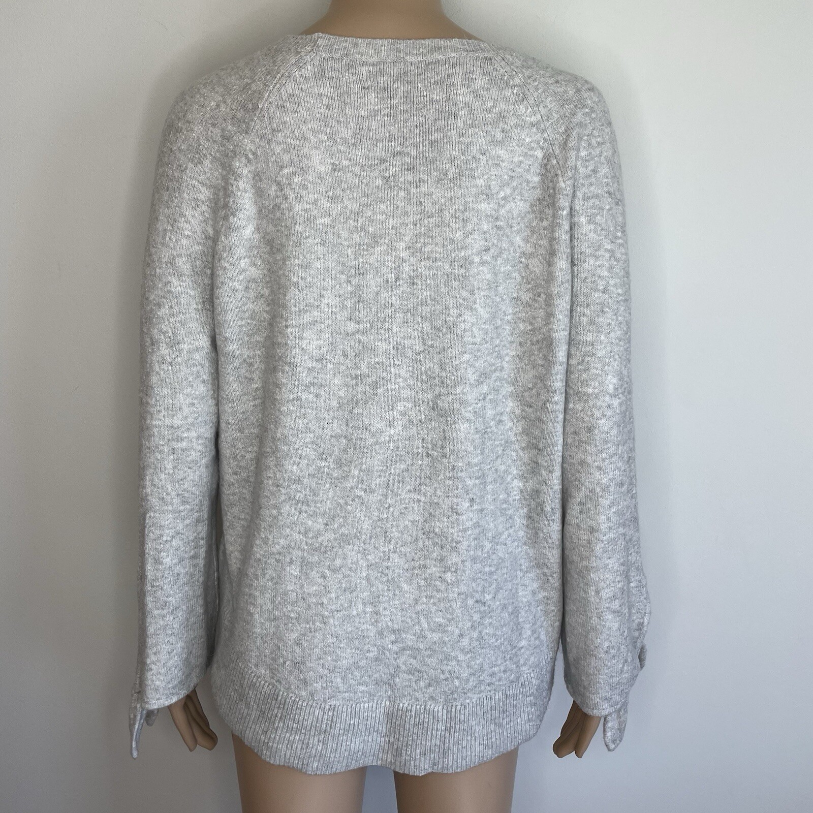 LOFT Solid Light Gray Round Neck Long Sleeve Pull… - image 2