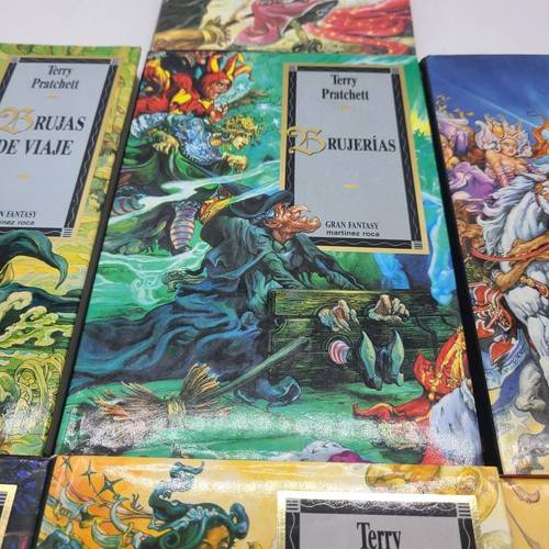 Terry Pratchett - Lot Of 7 HC Adventure Novels Written in Spanish Vintage 1990s - Picture 6 of 11