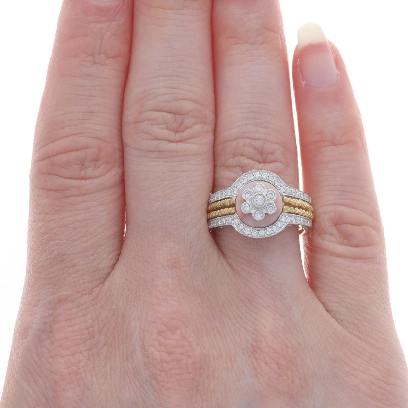 Anillo con racimo de flores de coral y diamantes de oro blanco - Cuerda Milgrain de 18 k 0,55 ctw Foto 2 de 4