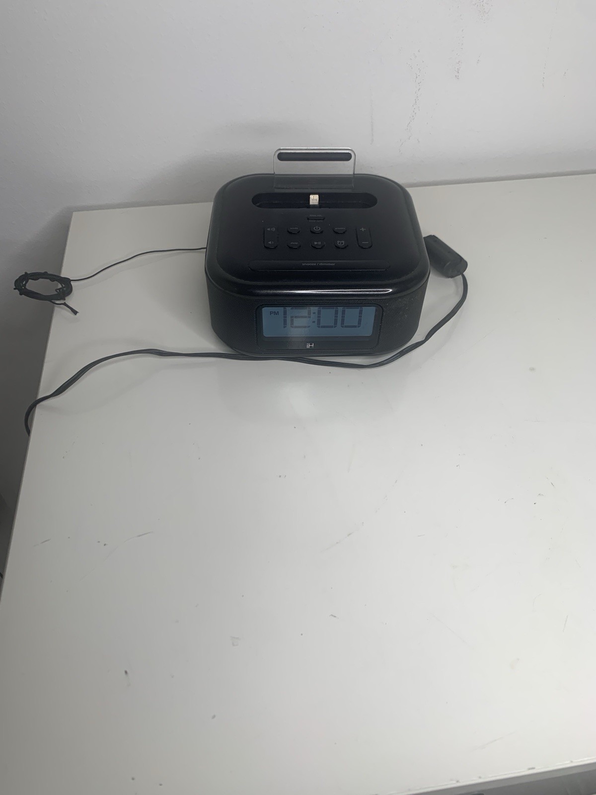 iHome iPL23 Stereo FM Clock Radio with Lightning Dock Black Tested Working