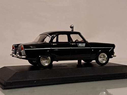 1:43 scale Ford Zephyr Mkll Classic New Zealand Police diecast model car - Picture 6 of 12