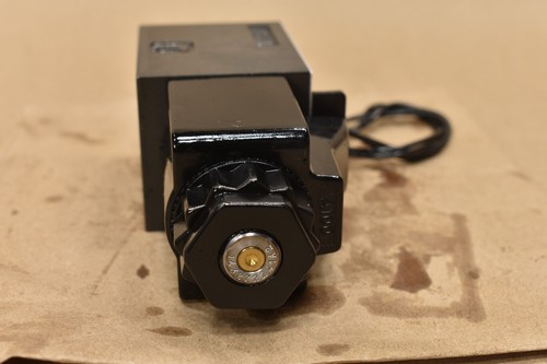 DAIKIN KSO-G02-2DA-30-L Solenoid Controlled Valve - Picture 6 of 7