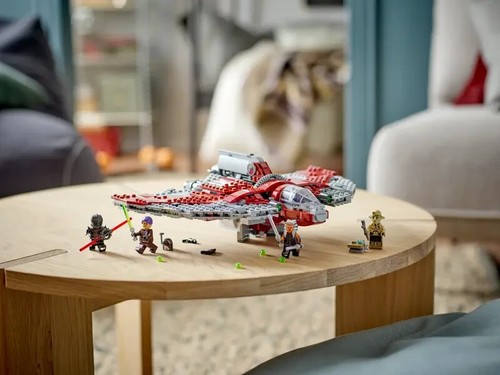 LEGO Star Wars: Ahsoka Tano's T-6 Jedi Shuttle 75362 - Picture 3 of 10