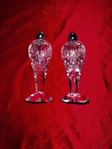 Beautiful Vintage Crystal Salt And Pepper Shakers( Estate find) - Picture 2 of 5