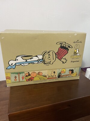 Hallmark Peanuts 2010 Linus and Snoopy Hang On Tight  Figurine Statue
