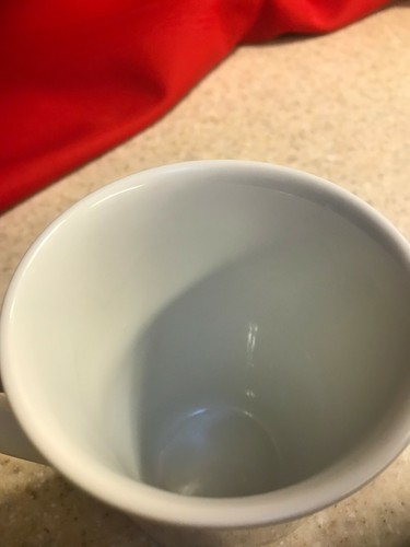 Starbucks 12 oz. Taza blanca con copos de nieve rojos de 4 1/2" de alto, excelente estado - Imagen 4 de 5