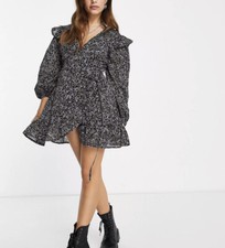 NWT Violet Romance wrap mini dress in ditsy floral size 4