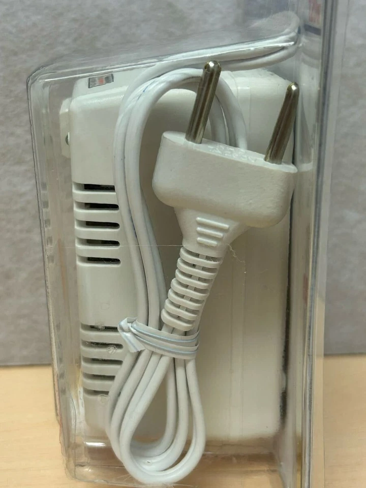 Nissho TS-121E Voltage Step Down Transformer 220/240V to 100V- 120W - Image 3 of 4