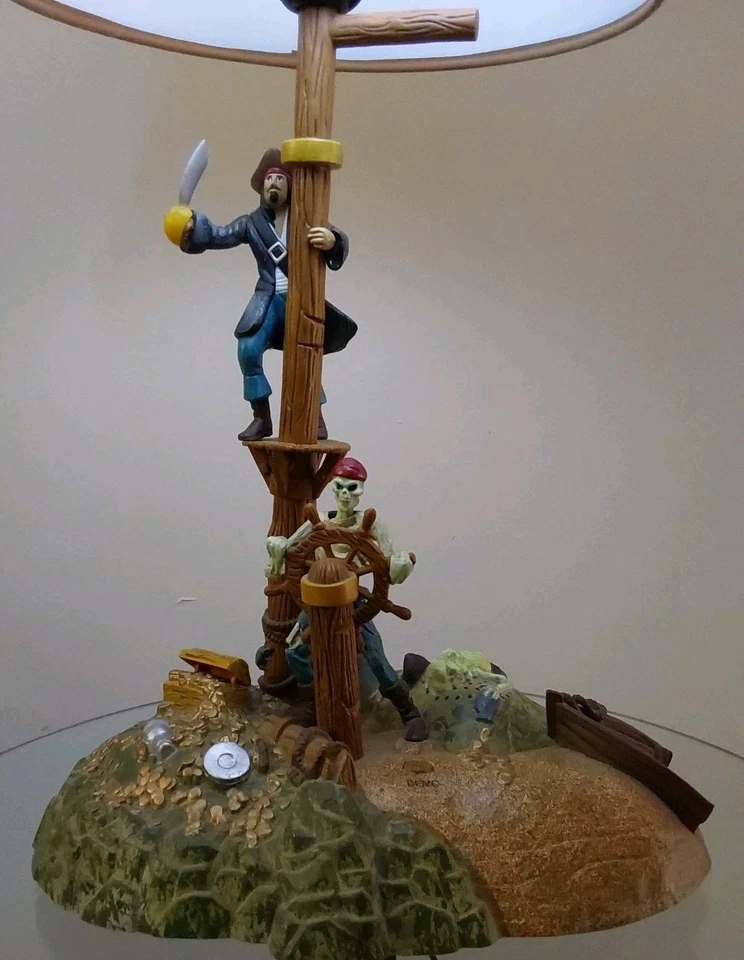 Disney 2005 Pirates Of The Carribean Animated Lamp Curse Black Pearl Glow Vtg - Image 2 of 4