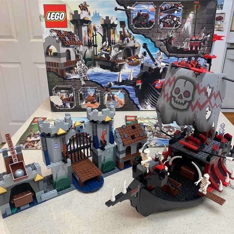 LEGO 7029 Castle Fantasy Era Skeleton Ship Attack & Instructions & Box  95% READ