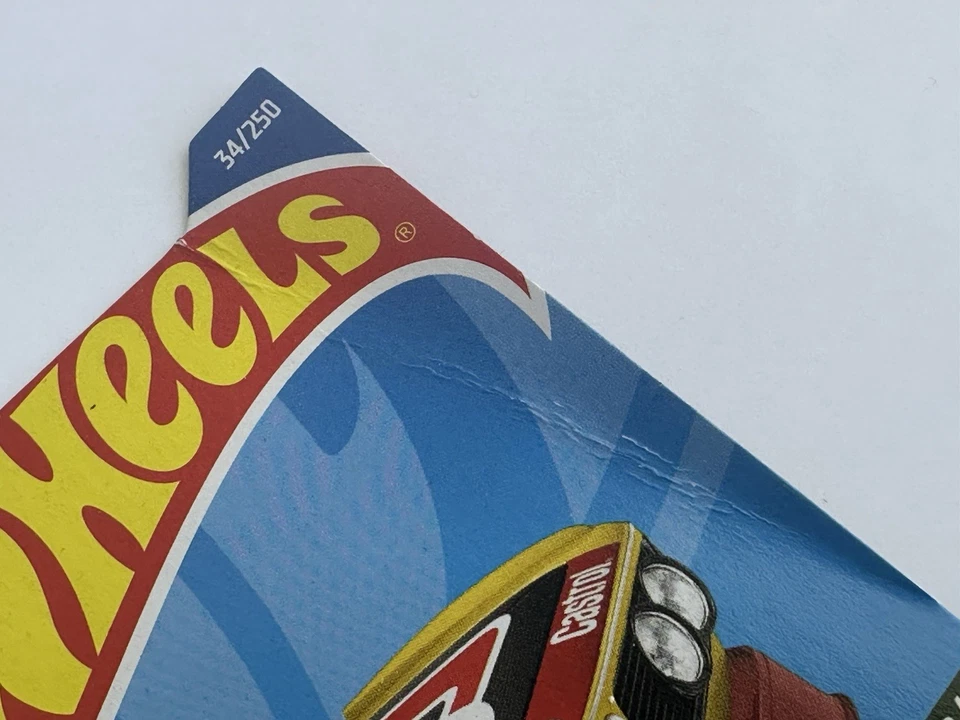 Hot Wheels 2022 ~ Coche de carreras BMW 3.0 CSL '73 ~ Super Treasure Hunt - Tarjeta arrugada Foto 3 de 4