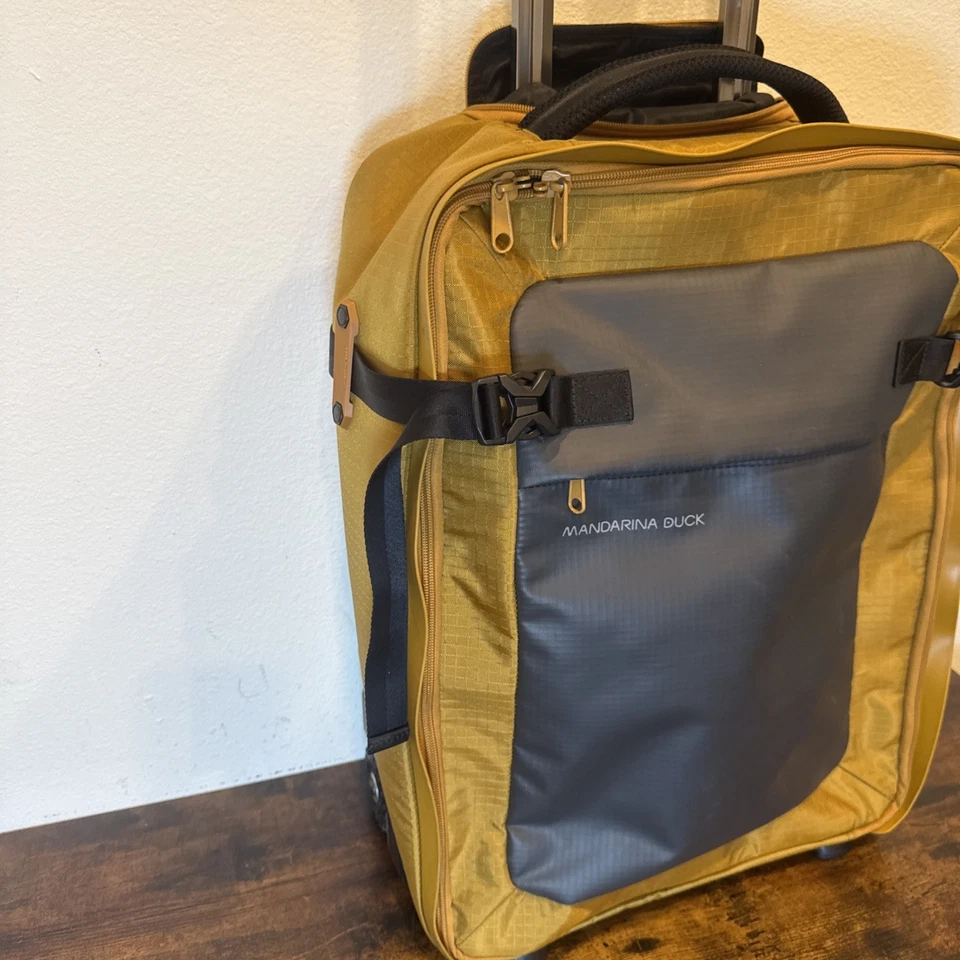 Mandarina Duck Carry-On Travel Bag – 14x20x6, Two-Wheeler Gold/Gray Italy - Image 4 of 4