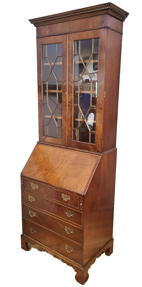 Vintage ENGLISH 20thC CHIPPENDALE Style Fitted SLANT Front SECRETARY DESK Curio - Image 4 of 4
