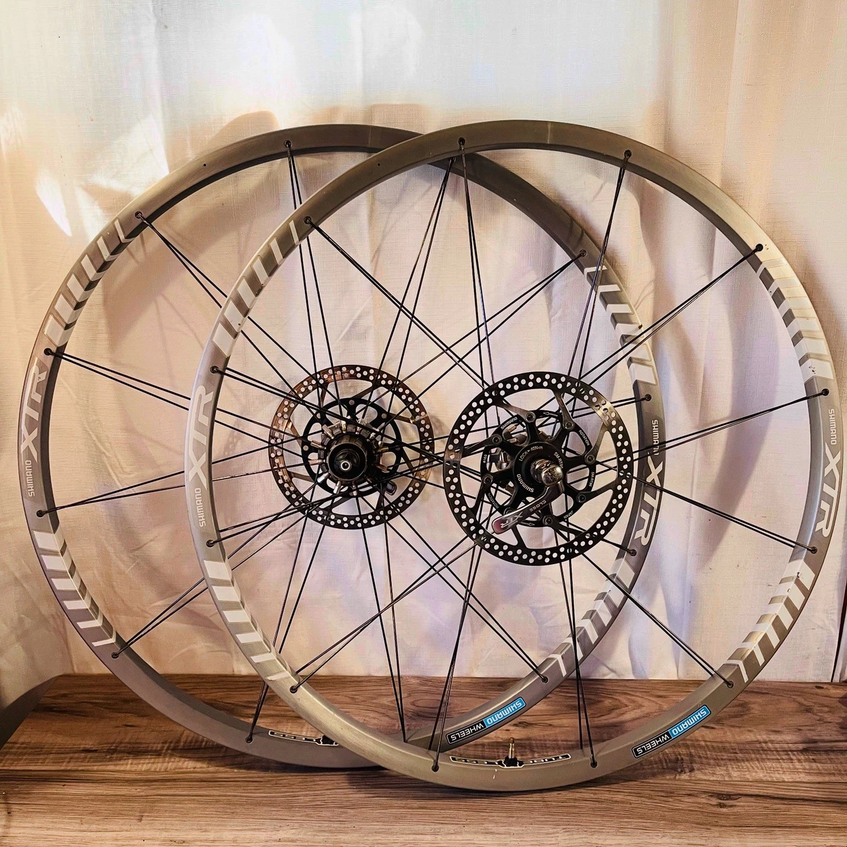 Shimano XTR WH-M965 Wheelset 26 QR 160 Center Lock Gray Tubeless 9