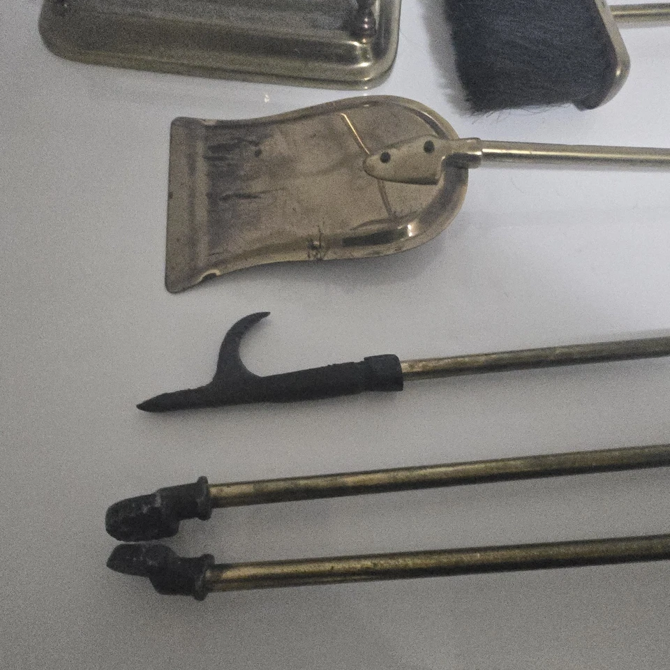 Juego de herramientas para chimenea de latón vintage de 4 piezas y soporte MCM decoración moderna de mediados de siglo Foto 3 de 3