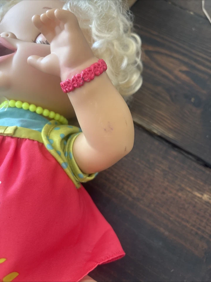 Baby Alive Hasbro 2010 muñeca rubia interactiva obras habla risas Foto 3 de 4