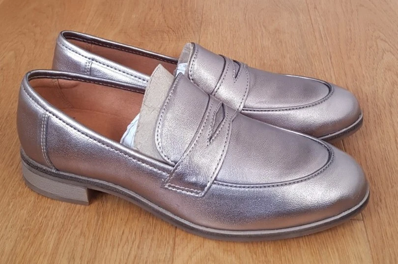 Mocassini slip on metallici Clarks Collection Trish oro rosa. Taglia 5D. Nuovo con scatola!