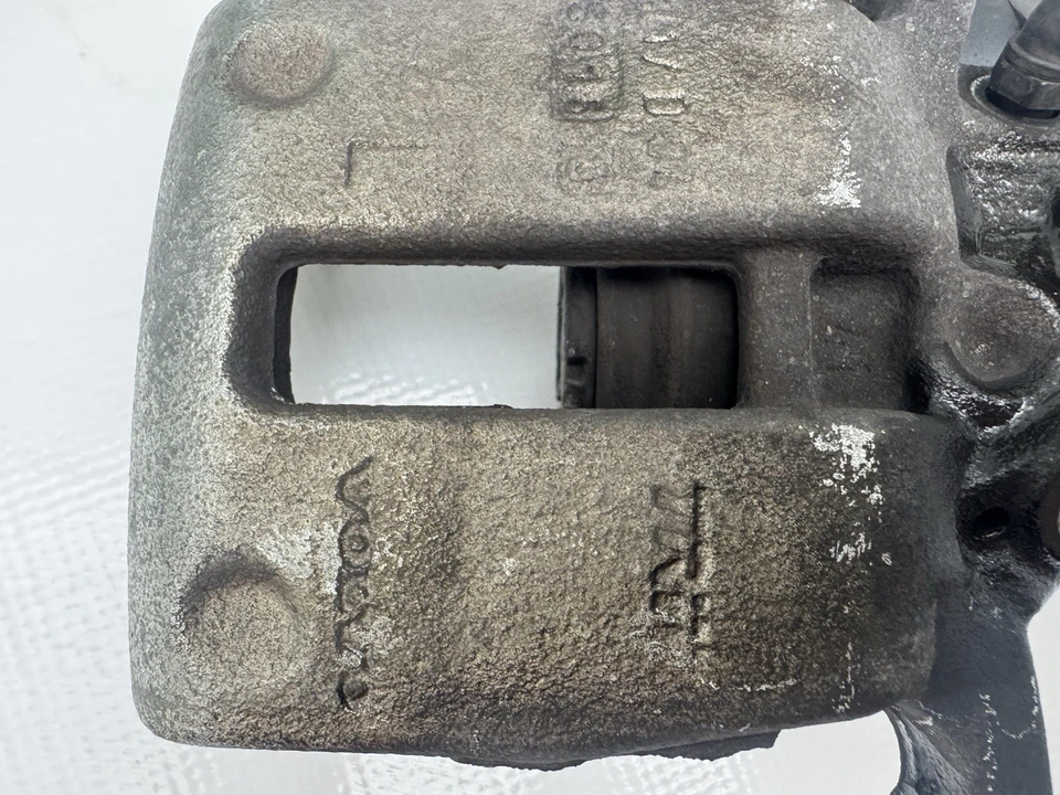 Pinza de freno trasera izquierda Volvo XC60 2010-2017 OEM Foto 4 de 4