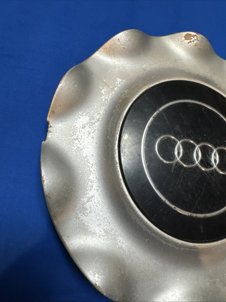 Центральный колпак ступицы колеса AUDI 90 100 A6 S4 CABRIOLET 15 дюймов серебристый 4A0601165B Y1 - Изображение 3 из 4