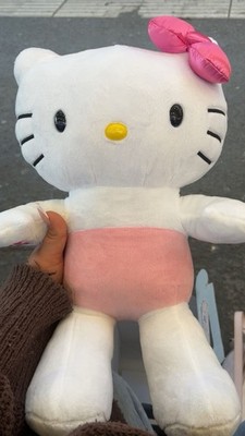 Hello Kitty Plüschtier
