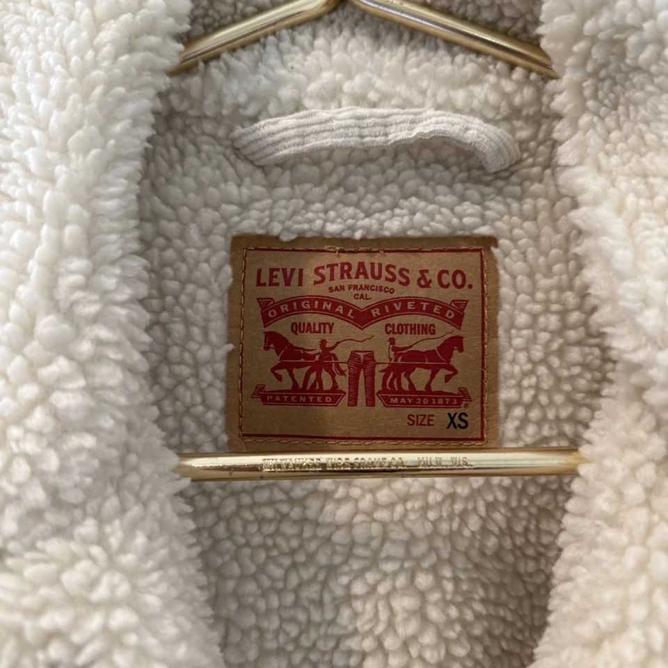 Chaqueta de pana Levis Ex Boyfriend Sherpa forro camionero para mujer XSCozy 4 bolsillos Foto 2 de 4