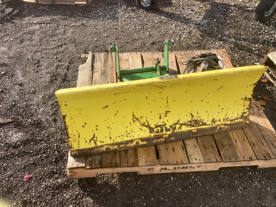 John Deere 42”Snow Front Blade Plow E0690 108652 M Brass Tag 1968