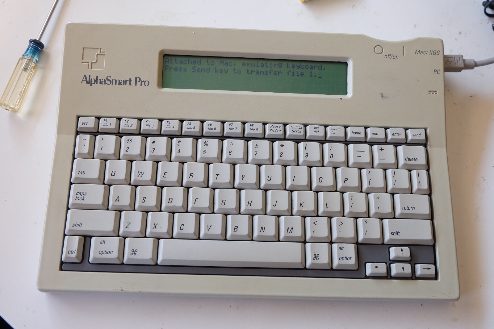 AlphaSmart Pro ALFC01 portable standalone word processor ADB/PS2