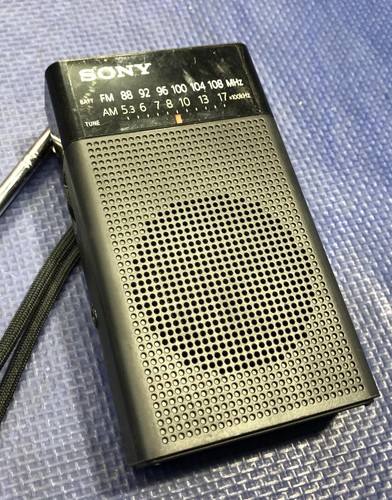 Sony ICF-P26 AM FM Portable Radio vintage - Picture 2 of 8