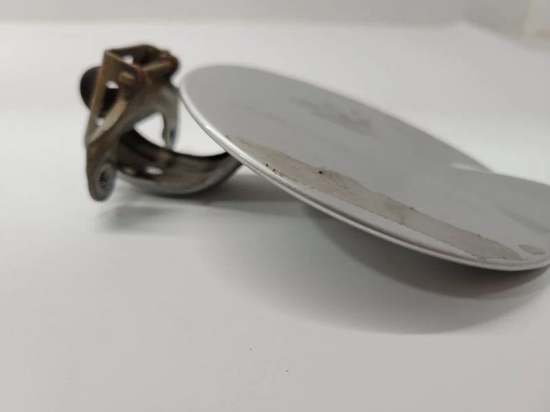 Dodge Nitro 2007-2011 puerta de llenado de combustible plateada Foto 3 de 4