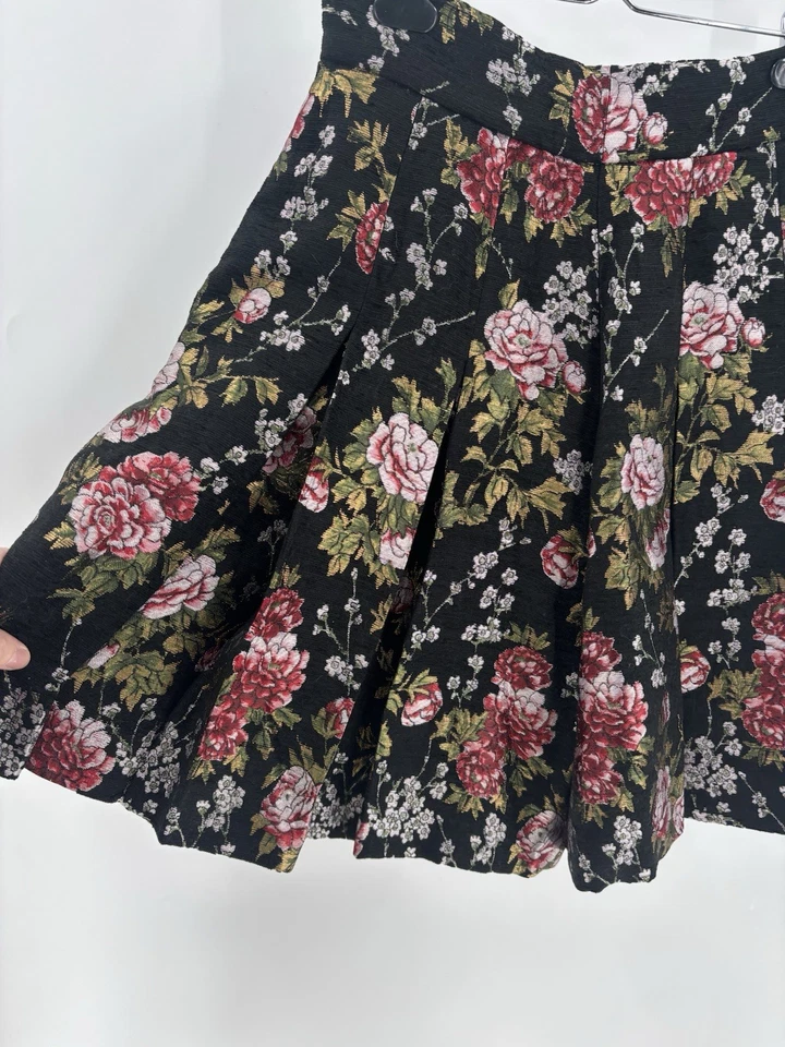 Nuevo con etiquetas Pantalones Cortos Dolce & Gabbana Mujer 42 Negro Floral Plisado Bolsillo Jacquard tiro alto Foto 3 de 4