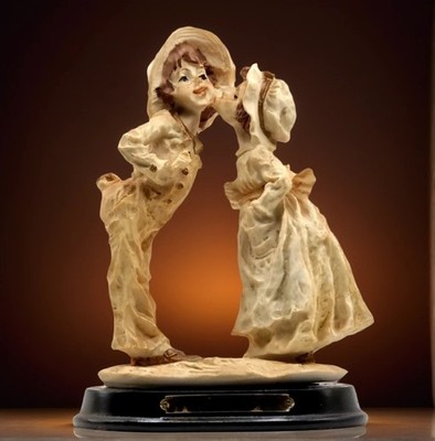 GIUSEPPE ARMANI Kissing Couple Romantic Ceramic Figure ITALY 1980 VINTAGE VG+++