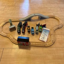 Thomas & seine Freunde Holzeisenbahn Set 10 Wagen Oldtimer Bahnhof & Tunnel B...