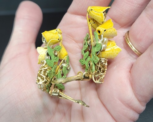 Old Vintage Painted Metal Rhinestone yellow Floral pearl Designer Clip Earrings - Picture 10 of 13